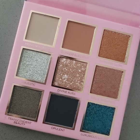 Eloise | Goddess Eyeshadow Pallet - Picture 3 of 4